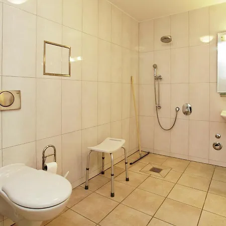 Two-bedroom In 4 Apartment *